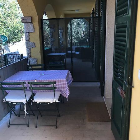 Aparthotel Residenza Le Logge Torri Del Benaco Exterior foto