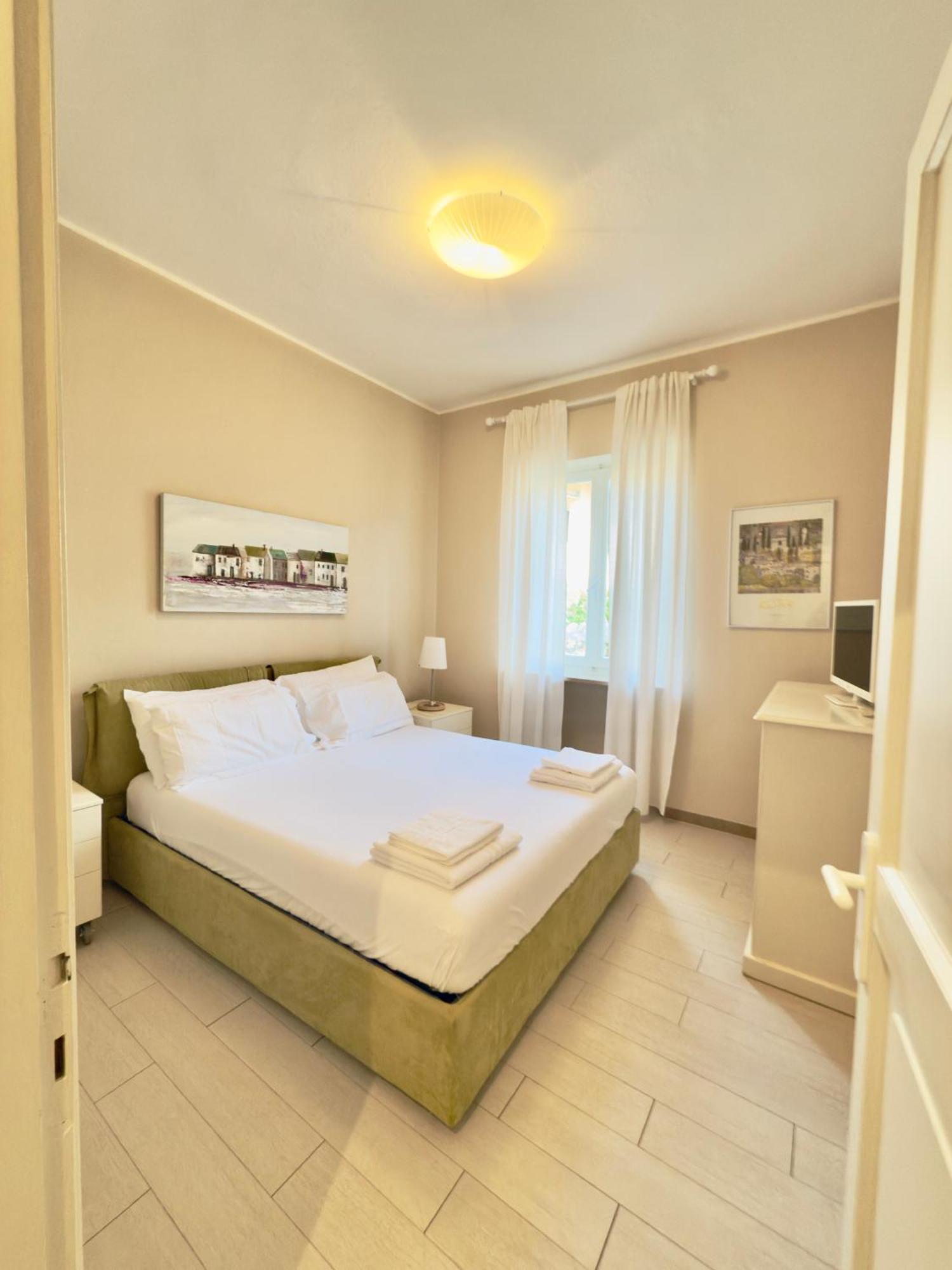 Aparthotel Residenza Le Logge Torri Del Benaco Exterior foto